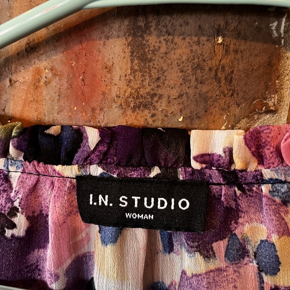 I.N. Studio Woman Purple Blouse no size tag see measurements lightweight - Picture 2 of 7